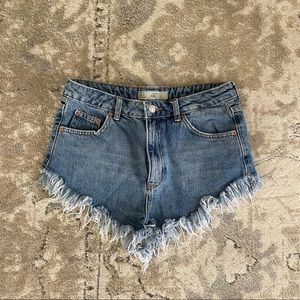 TOPSHOP HIGH RISE JEAN SHORTS - SIZE 6
